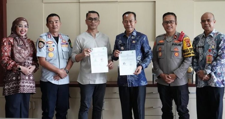 Penjabat Walikota Prabumulih Tandatangani Kesepakatan Pembangunan Kembali Gapura Selamat Datangdi kantor Pemerintah Kota Prabumulih, pada hari Jumat tanggal 20 Desember 2024.