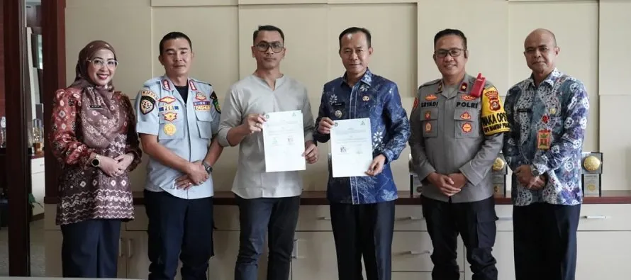 Penjabat Walikota Prabumulih Tandatangani Kesepakatan Pembangunan Kembali Gapura Selamat Datangdi kantor Pemerintah Kota Prabumulih, pada hari Jumat tanggal 20 Desember 2024.