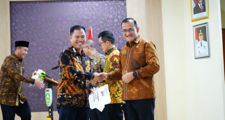 Kepala Dinas Kota Prabumulih, Drs. Mulyadi Musa, M.Si, sukses menyelesaikan Pelatihan Kepemimpinan Nasional yang diselenggarakan dari tanggal 27 Agustus sampai dengan 21 Desember 2024 di Palembang.