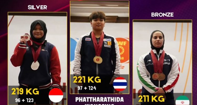 Indah Apriza Atlet Cabor Angkat Besi Asal Sumsel Raih Medali Perak Di Kejuaraan Tingkat Asia, yang digelar di Doha, Qatar.