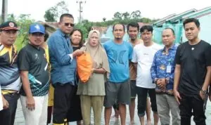 Walikota Prabumulih terpilih, H. Arlan meninjau lokasi banjir di wilayah Kota Prabumulih pada hari Jumat tanggal 17 Januari 2025.