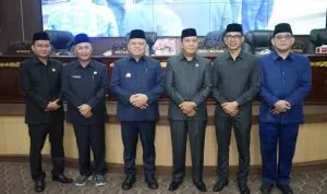 Penjabat Bupati Muba H. Sandi Fahlepi menyampaikan Laporan Keterangan Pertanggungjawaban (LKPJ) Tahun Anggaran 2024 sekaligus menjadi momen perpisahan bagi dirinya dengan masyarakat, DPRD Muba serta jajaran Pemerintah Kabupaten Muba di ruang rapat Paripurna DPRD Muba pada Senin tanggal 17 Februari 2025.