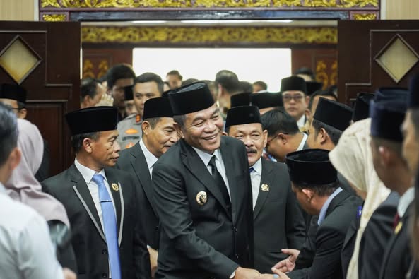 Bupati Musi Banyuasin (Muba) H. M Toha, menyampaikan Pidato Perdana di Rapat Paripurna DPRD di ruang paripurna DPRD Muba pada Senin, 3 Maret 2025.