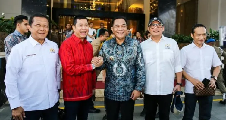 Penjabat Bupati Musi Banyuasin H M Toha menghadiri pelantikan Pengurus Gabungan Pengusaha Kelapa Sawit Indonesia (GAPKI) Cabang Sumatera Selatan untuk periode 2024-2029. Acara yang berlangsung meriah di Ballroom Hotel Excelton Palembang, pada Kamis tanggal 20 maret 2025.