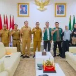 Penjabat Bupati Musi Banyuasin H. M. Toha bersama dengan Wakil Bupati Muba Rohman menerima kunjungan Kepala Badan Intelijen Negara (KABINDA) Daerah Provinsi Sumatera Selatan (Sumsel), Sudadi,S.H, M.Si., di ruang audiensi Bupati Muba, pada Kamis tanggal 13 maret 2025.