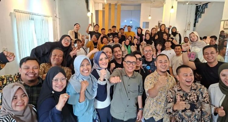 Ketua Umum Asosiasi Kreator Konten Seluruh Indonesia (AKKSI), Helmy Yahya, resmi melantik kepengurusan Dewan Perwakilan Wilayah (DPW) AKKSI Sumatera Selatan.