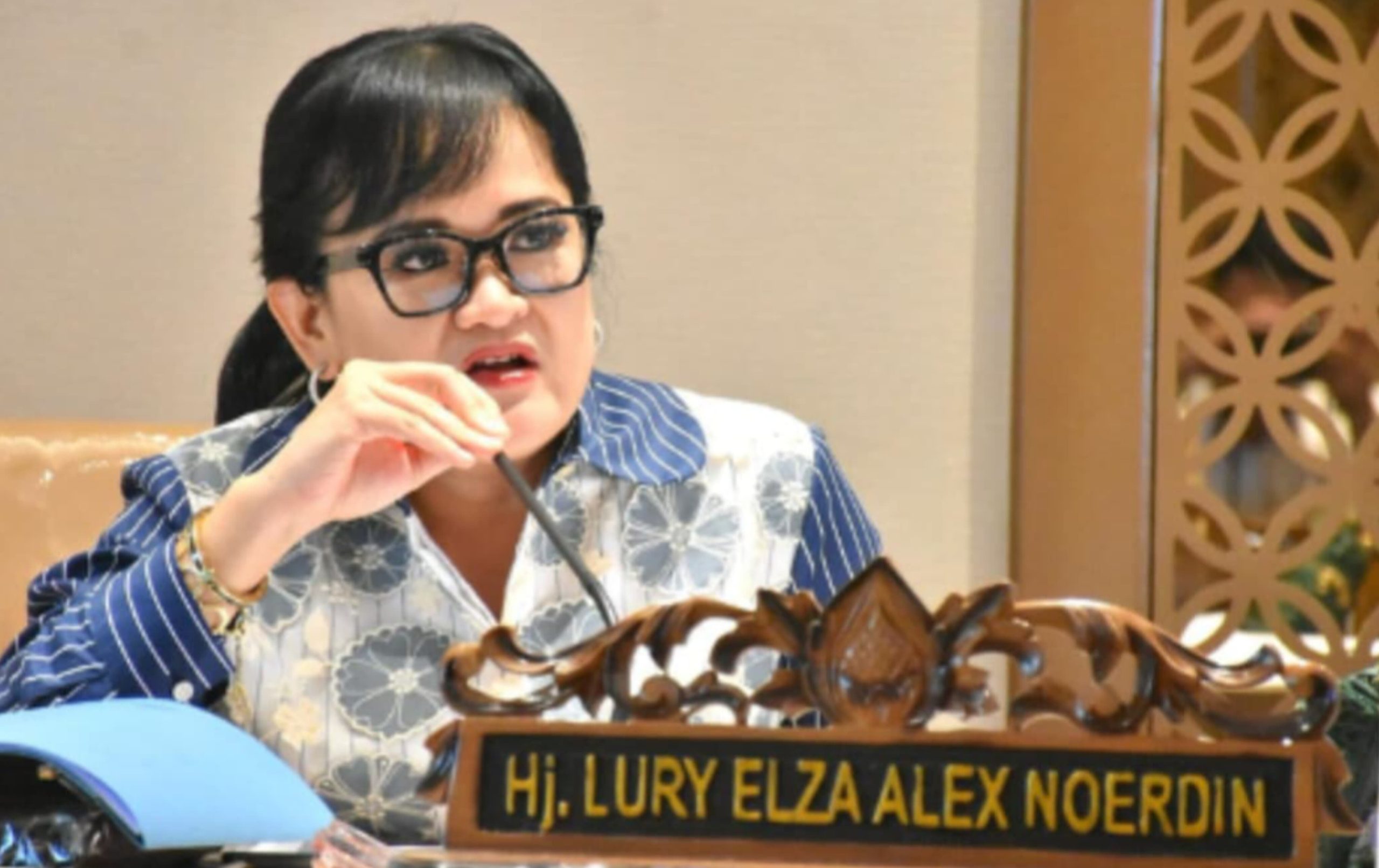 Hj. Lury Alex Noerdin, Anggota DPRD Sumsel dari Komisi V, apresiasi penuh keputusan MK terkait sekolah gratis, dan siap mengawal implementasinya di Sumatera Selatan.
