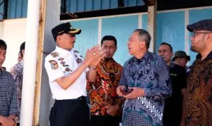 upati Kabupaten Pesisir Selatan, Hendrajoni, bersama jajaran organisasi perangkat daerah, pada hari Rabu, tanggal 23 Juli 2025, melakukan kunjungan lapangan ke sejumlah titik strategis, bersama President Commissioner PT Awina Sinergi Internasional, Nakamura Hirohide, yang mewakili calon investor dari Jepang. (foto : pesisirselatankab.go.id)