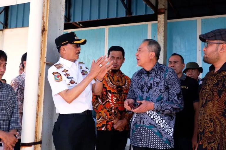 upati Kabupaten Pesisir Selatan, Hendrajoni, bersama jajaran organisasi perangkat daerah, pada hari Rabu, tanggal 23 Juli 2025, melakukan kunjungan lapangan ke sejumlah titik strategis, bersama President Commissioner PT Awina Sinergi Internasional, Nakamura Hirohide, yang mewakili calon investor dari Jepang. (foto : pesisirselatankab.go.id)
