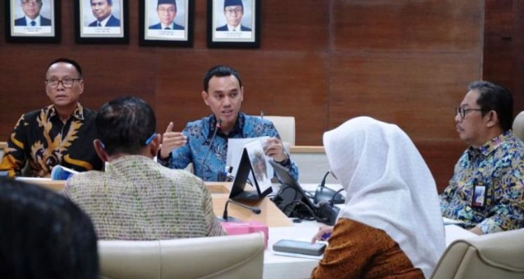 Bupati Kabupaten Ogan Komering Ilir, H. Muchendi Mahzareki, mewakili Pemkab Muba, menyampaikan usulan untuk pembangunan dua jembatan penghubung strategis dengan Kabupaten Mesuji, kepada Kementerian PU di Jakarta, hari Selasa, tanggal 23 Juli 2025. (SIARANNUSANTARA)