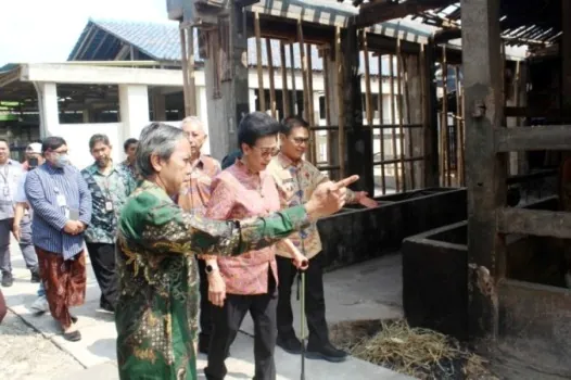 Wakil Ketua Dewan Perwakilan Daerah Republik Indonesia (DPD RI), GKR Hemas, mengunjungi warga yang berada di Kalurahan Kepek (foto : newsroom dpd ri)