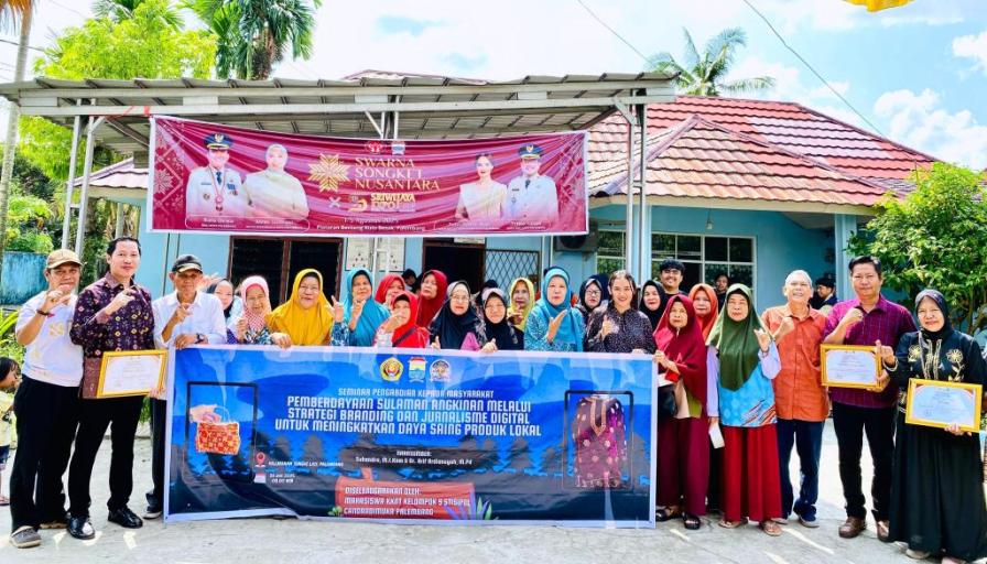 Peserta Seminar Bertajuk Pemberdayaan Sulaman Angkinan melalui Strategi Branding dan Jurnalisme Digital untuk Meningkatkan Daya Saing Produk Lokal, pada hari Sabtu, tanggal 26 Juli 2025, di Kantor Kelurahan Sungai Lais, Palembang, yang digelar oleh Mahasiswa Kuliah Kerja Nyata Tematik (KKNT) Kelompok 9 STISIPOL Candradimuka Palembang. (SIARANNUSANTARA.COM)