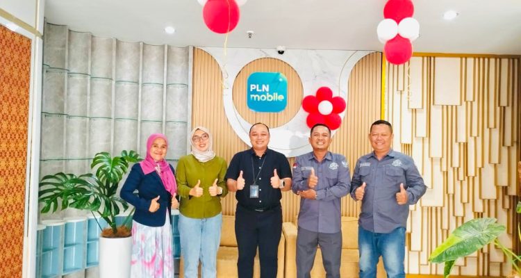 Ketua DPD PJS Sumsel, Edi Triono, didampingi jajaran pengurus, saat silaturahmi dengan jajaran PLN UID S2JB, pada hari Rabu, tanggal 27 Agustus 2025, di Kantor PLN UID S2JB, Palembang. (foto : DPD PJS Sumsel)