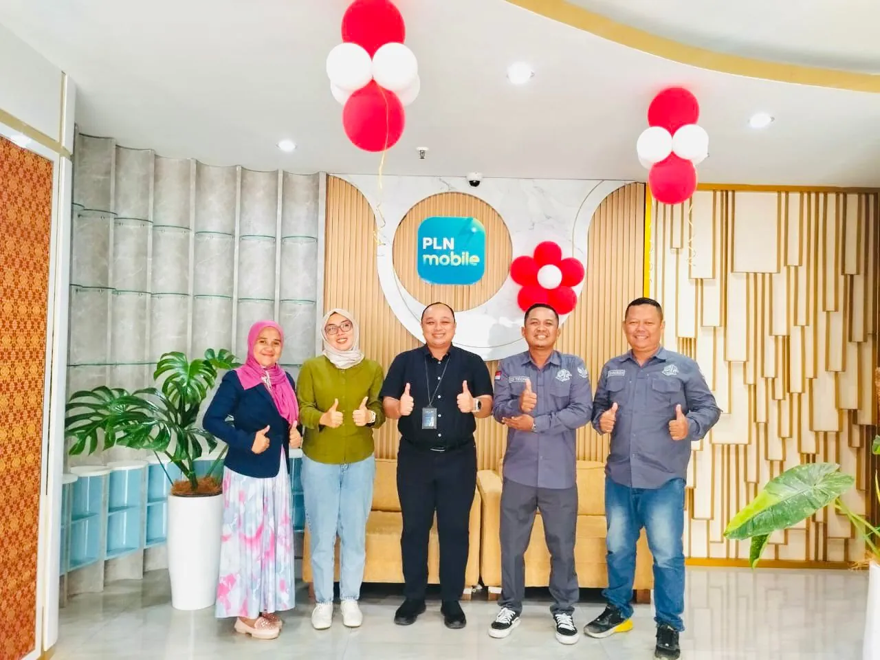 Ketua DPD PJS Sumsel, Edi Triono, didampingi jajaran pengurus, saat silaturahmi dengan jajaran PLN UID S2JB, pada hari Rabu, tanggal 27 Agustus 2025, di Kantor PLN UID S2JB, Palembang. (foto : DPD PJS Sumsel)