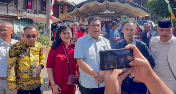 Kehadiran Hj. Lury Alex Noerdin dalam kegiatan masyarakat bukan hanya sekadar kunjungan, tetapi juga wujud nyata kepedulian dan komitmen untuk terus dekat dengan rakyat.