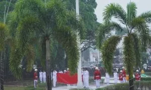 Rintik hujan yang turun di sore hari tidak menyurutkan khidmat peringatan Hari Ulang Tahun ke-80 Republik Indonesia di Kota Prabumulih. Bertempat di Lapangan Rumah Dinas Wali Kota Prabumulih, Pada hari Minggu tanggal 17 Agustus 2025.