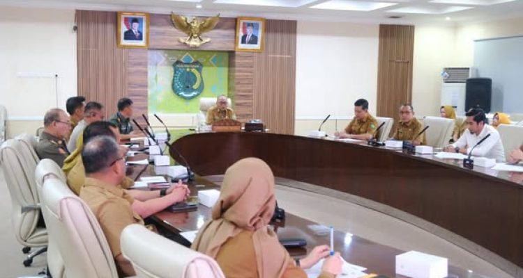 Sekretaris Daerah Kabupaten Muba, Dr H Apriyadi MSi, memimpin rapat persiapan Festival Randik XXI Tahun 2025 di Ruang Rapat Serasan Sekate, pada hari Senin tanggal 22 September 2025. Rapat dihadiri jajaran perangkat daerah, Forkopimda, serta panitia lokal guna mematangkan agenda budaya yang akan digelar di Kecamatan Sungai Lilin.