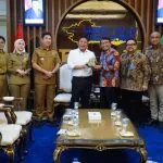 Gubernur Sumsel H. Herman Deru bersama Direktur Utama PT Pusri, Maryono, berkomitmen memperkuat sinergi demi kelancaran distribusi pupuk bagi petani Sumsel.
