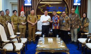 Gubernur Sumsel H. Herman Deru bersama Direktur Utama PT Pusri, Maryono, berkomitmen memperkuat sinergi demi kelancaran distribusi pupuk bagi petani Sumsel.