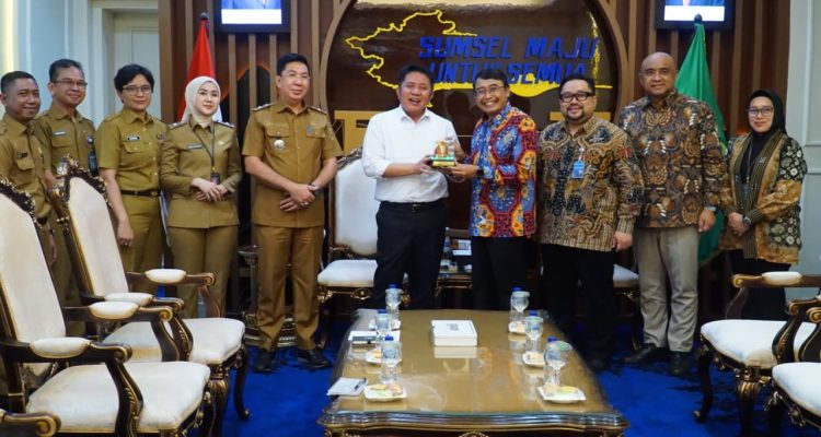 Gubernur Sumsel H. Herman Deru bersama Direktur Utama PT Pusri, Maryono, berkomitmen memperkuat sinergi demi kelancaran distribusi pupuk bagi petani Sumsel.