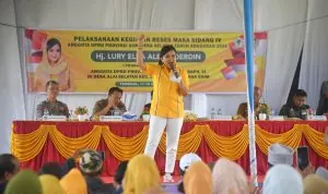 Anggota DPRD Provinsi Sumatera Selatan, Hj. Lury Elza Alex Noerdin, saat menyampaikan aspirasi dan semangat pemberdayaan masyarakat dalam kegiatan Reses Masa Sidang IV Tahun 2025 di Desa Alai Selatan, Kecamatan Lembak, Kabupaten Muara Enim.