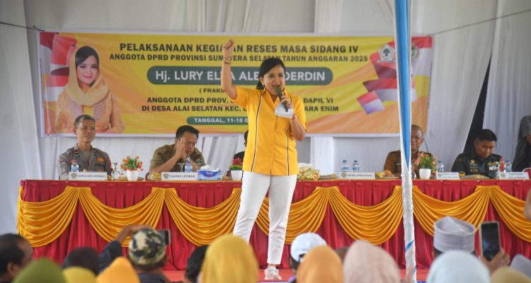 Anggota DPRD Provinsi Sumatera Selatan, Hj. Lury Elza Alex Noerdin, saat menyampaikan aspirasi dan semangat pemberdayaan masyarakat dalam kegiatan Reses Masa Sidang IV Tahun 2025 di Desa Alai Selatan, Kecamatan Lembak, Kabupaten Muara Enim.