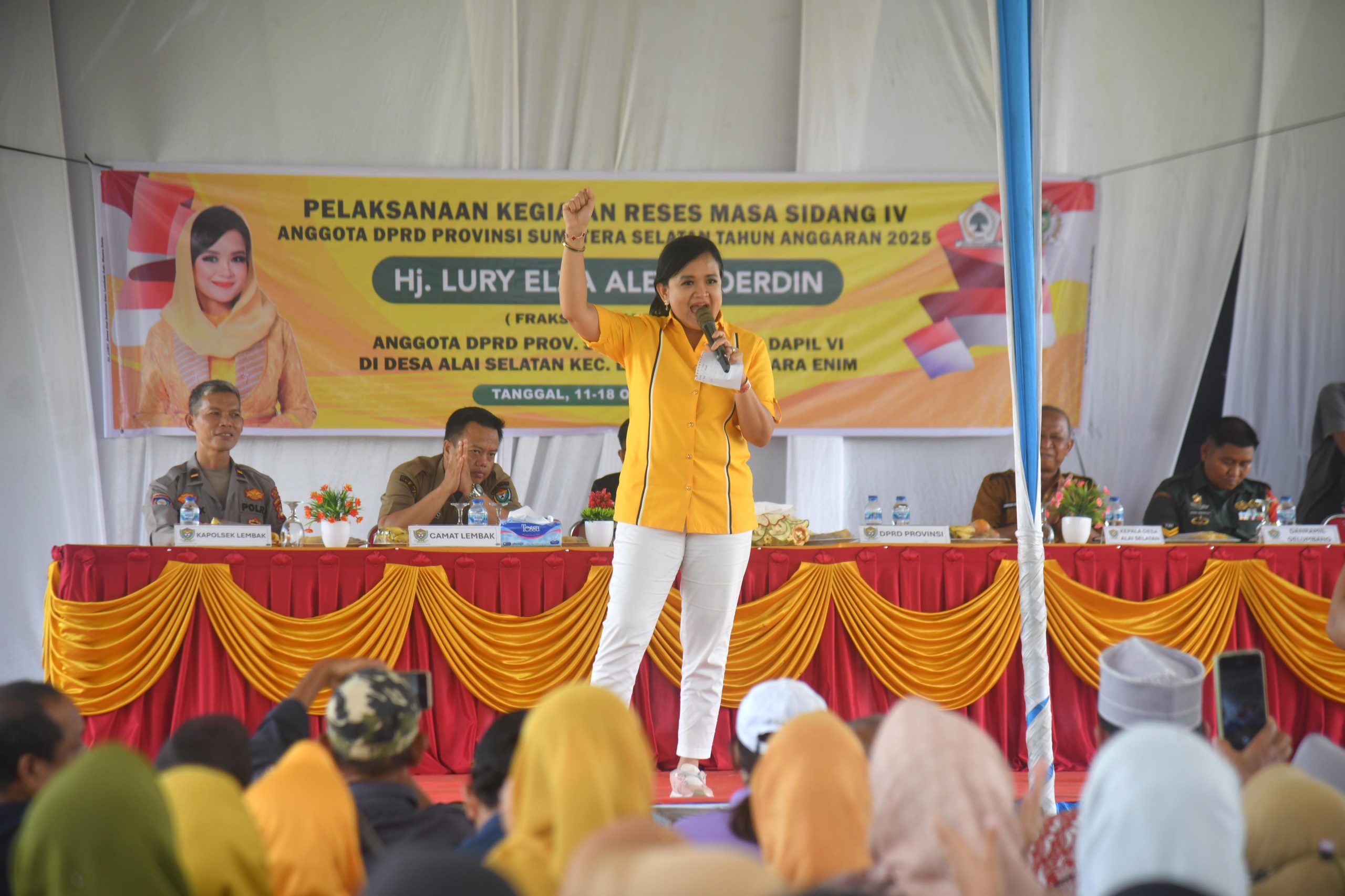 Anggota DPRD Provinsi Sumatera Selatan, Hj. Lury Elza Alex Noerdin, saat menyampaikan aspirasi dan semangat pemberdayaan masyarakat dalam kegiatan Reses Masa Sidang IV Tahun 2025 di Desa Alai Selatan, Kecamatan Lembak, Kabupaten Muara Enim.