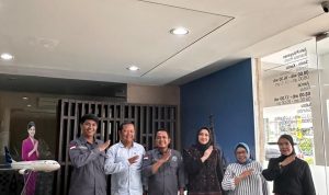 Ketua DPD PJS Sumatera Selatan Edi Triono bersama jajaran pengurus bersilaturahmi dengan General Manager Garuda Indonesia Branch Office Palembang, Yona Wahyuni Kemala, pada hari Kamis, tanggal 23 Oktober 2025.