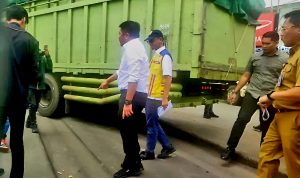 Gubernur Sumatera Selatan meninjau langsung kerusakan jalan di Jalintim Palembang–Betung, tepatnya di Km 14 Banyuasin, pada hari Selasa, tanggal 18 November 2025.