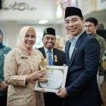 Noufal Idrus menerima penghargaan sebagai Pembawa Acara Pendukung Program Baznas Kota Palembang Terfavorit pada ajang Baznas Kota Palembang Award 2025 yang digelar di Ruang Parameswara, Pemerintah Kota Palembang, pada hari Senin, tanggal 15 Desember 2025. Noufal Idrus menerima penghargaan sebagai Pembawa Acara Pendukung Program Baznas Kota Palembang Terfavorit pada ajang Baznas Kota Palembang Award 2025 yang digelar di Ruang Parameswara, Pemerintah Kota Palembang, pada hari Senin, tanggal 15 Desember 2025.