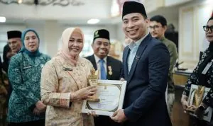 Noufal Idrus menerima penghargaan sebagai Pembawa Acara Pendukung Program Baznas Kota Palembang Terfavorit pada ajang Baznas Kota Palembang Award 2025 yang digelar di Ruang Parameswara, Pemerintah Kota Palembang, pada hari Senin, tanggal 15 Desember 2025.