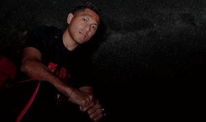 Fajar Fathurrahman berpose penuh percaya diri usai resmi bergabung dengan Persija Jakarta. Bek kanan anyar Macan Kemayoran ini datang dengan ambisi besar, siap memberikan kemampuan terbaiknya demi membantu Persija bersaing di papan atas dan meraih gelar juara pada BRI Super League 2025/26. (Foto: Ileague.com)