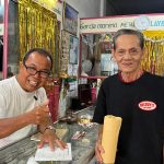 Pemilik Kacamata Sriwijaya Perumnas Sako, Naswandi, saat melayani pelanggan. Dalam rangka HUT ke-31, Kacamata Sriwijaya menghadirkan promo kacamata lengkap mulai Rp149.000 disertai hadiah menarik bagi pelanggan.(foto:Pemilik Toko Kacamata Sriwijaya) Pemilik Kacamata Sriwijaya Perumnas Sako, Naswandi, saat melayani pelanggan. Dalam rangka HUT ke-31, Kacamata Sriwijaya menghadirkan promo kacamata lengkap mulai Rp149.000 disertai hadiah menarik bagi pelanggan.(foto:Pemilik Toko Kacamata Sriwijaya)
