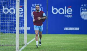 Layvin Kurzawa menjalani latihan perdana bersama Persib Bandung di lapangan pendamping Stadion GBLA jelang putaran kedua BRI Super League 2025/2026, pada hari Rabu, tanggal 28 Januari 2026.
