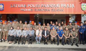 Gubernur Sumatera Selatan H. Herman Deru (HD) mendampingi Wakil Menteri Hukum Republik Indonesia, Prof. Edward Omar Sharif Hiariej (Eddy Hiariej), dalam agenda kunjungan kerja ke Markas Satuan Polisi Pamong Praja (Satpol PP) Provinsi Sumatera Selatan