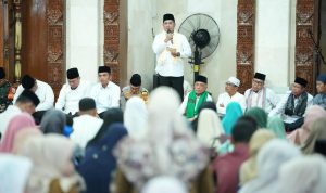 Bupati Banyuasin Askolani didampingi jajaran Forkopimda saat memberikan sambutan Safari Ramadhan di Masjid Agung Al-Amir. Pemerintah Kabupaten Banyuasin resmi membuka rangkaian kegiatan Safari Ramadhan Pemkab Banyuasin 1447 H/2026 M