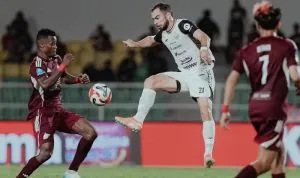 Persija Jakarta vs PSM Makassar di Stadion JIS pekan ke-22.
