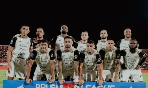 Skuad utama Persija Jakarta berfoto bersama sebelum memulai laga krusial pekan ke-21 BRI Super League melawan Bali United. (Foto: Dok. Persija).