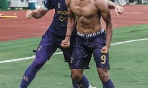Selebrasi emosional Ahmad Nur Hardianto usai mencetak gol kemenangan lewat sundulan kepala yang memastikan tiga poin bagi Persita Tangerang.(Dok: Persita)