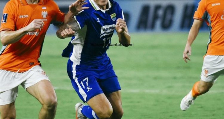 Pemain Persib Bandung Sergio Castel menggiring bola.(foto:Persib) Pemain Persib Bandung Sergio Castel menggiring bola.(foto:Persib)