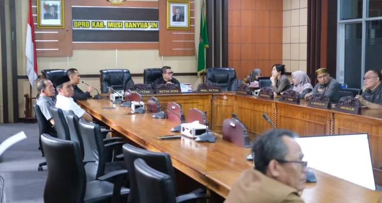 Suasana rapat Banmus DPRD Muba bersama jajaran Setda Muba di Sekayu. Legislatif dan Eksekutif Kabupaten Musi Banyuasin resmi menyepakati jadwal pembahasan LKPJ Bupati Tahun Anggaran 2025
