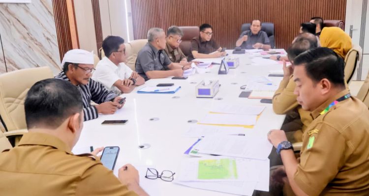 Pimpinan DPRD Muba dan perwakilan Pemkab Muba saat menggelar RDP membahas percepatan batas wilayah Muba-Muratara. DPRD Muba dan Pemkab Muba Percepat Sengketa Batas Wilayah Muba-Muratara.