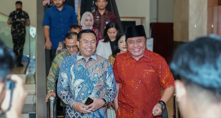 Gubernur Herman Deru bersama Sony Sonjaya selaku Wakil Ketua Badan Gizi Nasional saat menghadiri Konsolidasi Program MBG di Hotel Aryaduta.