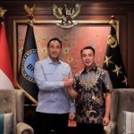 Kepala BNN RI Suyudi Ario Seto bersalaman dengan perwakilan DPRD Sumsel dalam agenda audiensi penguatan program anti narkotika. Kepala BNN RI Suyudi Ario Seto bersalaman dengan perwakilan DPRD Sumsel dalam agenda audiensi penguatan program anti narkotika.