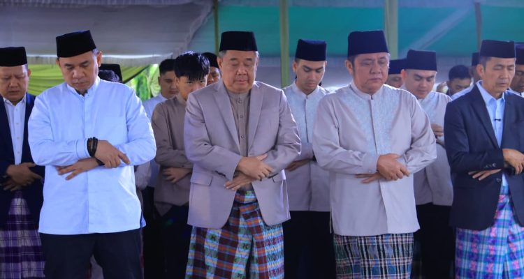 Gubernur Sumsel Herman Deru dan jajaran Forkopimda saat melaksanakan Shalat Idul Fitri 2026 di Palembang.