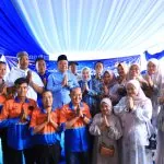 Suasana keakraban Wakil Gubernur Sumsel Cik Ujang saat dalam acara open house Idul Fitri di kediamannya, Kabupaten Lahat.