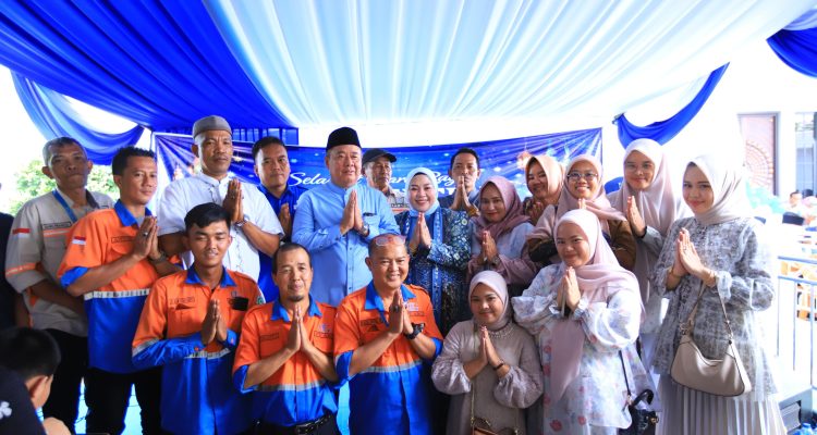 Suasana keakraban Wakil Gubernur Sumsel Cik Ujang saat dalam acara open house Idul Fitri di kediamannya, Kabupaten Lahat.
