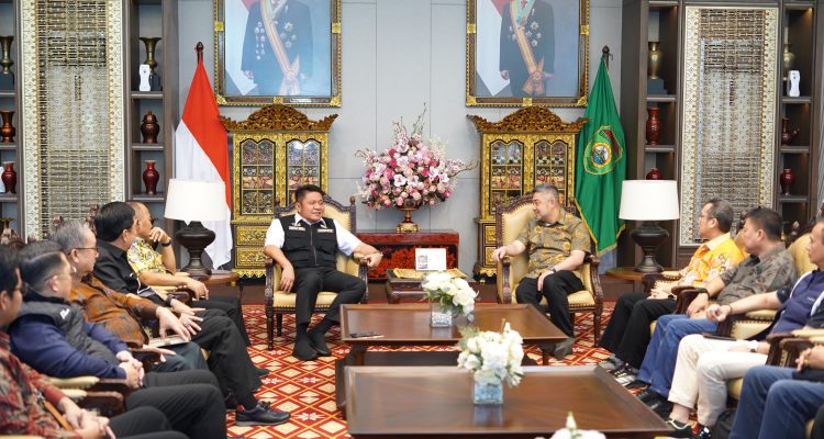 Gubernur Sumsel Herman Deru menerima kunjungan Dirut Pelindo Achmad Muchtasyar di Griya Agung membahas Pelabuhan Tanjung Carat.