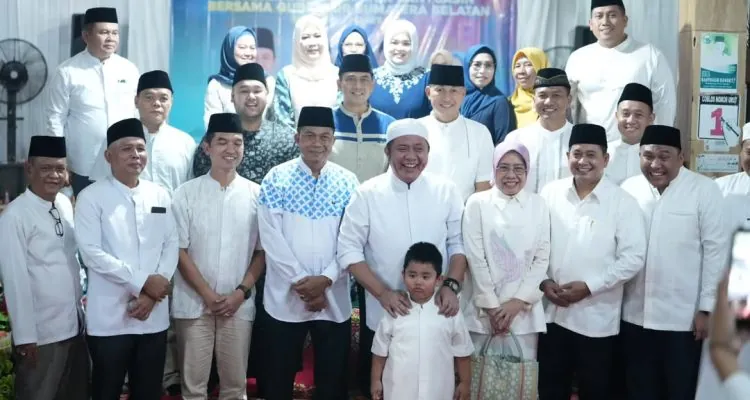 Gubernur Sumsel Herman Deru bersama Bupati Banyuasin Askolani dan jajaran Forkopimda dalam suasana hangat Safari Ramadhan di Talang Kelapa. Gubernur Sumsel Herman Deru bersama Bupati Banyuasin Askolani dan jajaran Forkopimda dalam suasana hangat Safari Ramadhan di Talang Kelapa.