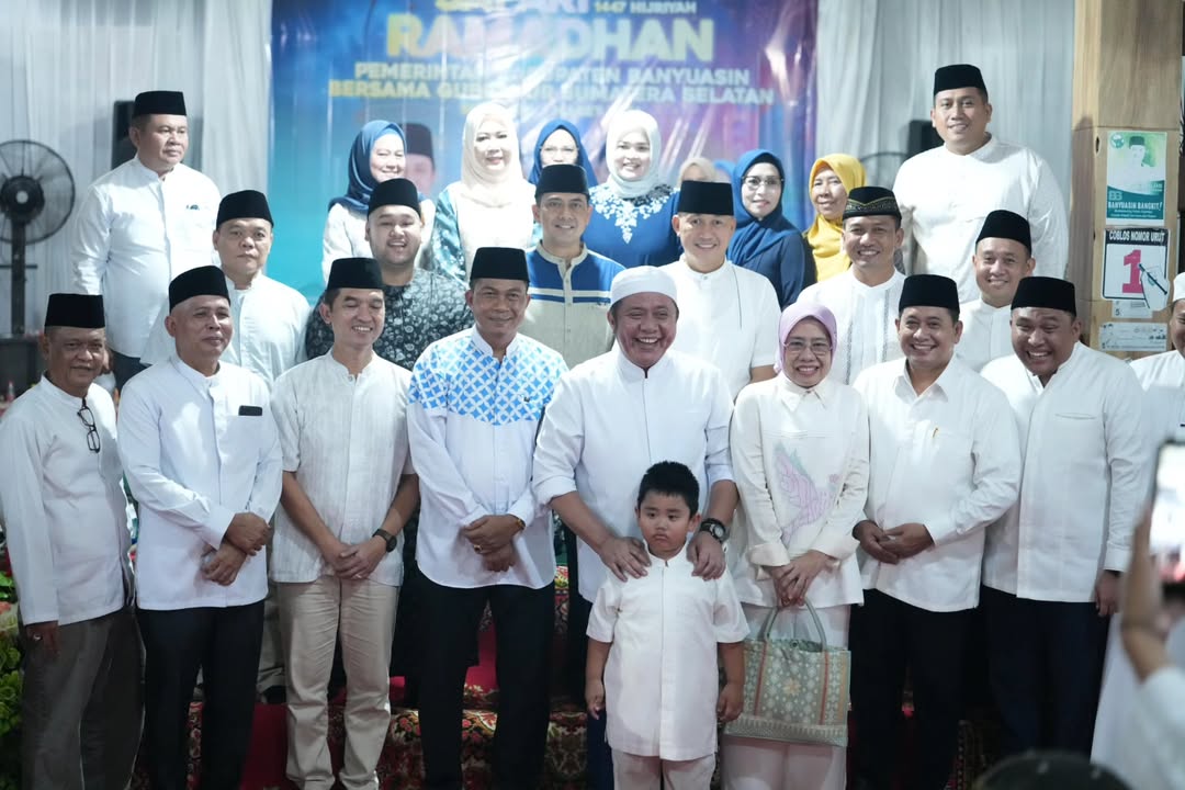 Gubernur Sumsel Herman Deru bersama Bupati Banyuasin Askolani dan jajaran Forkopimda dalam suasana hangat Safari Ramadhan di Talang Kelapa. Gubernur Sumsel Herman Deru bersama Bupati Banyuasin Askolani dan jajaran Forkopimda dalam suasana hangat Safari Ramadhan di Talang Kelapa.